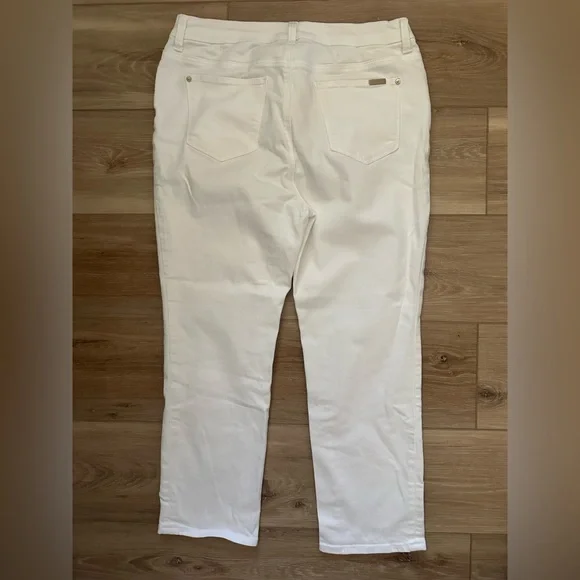 Chicos So Slimming Girlfriend Crop 1P (8P) - Picture 2 of 7